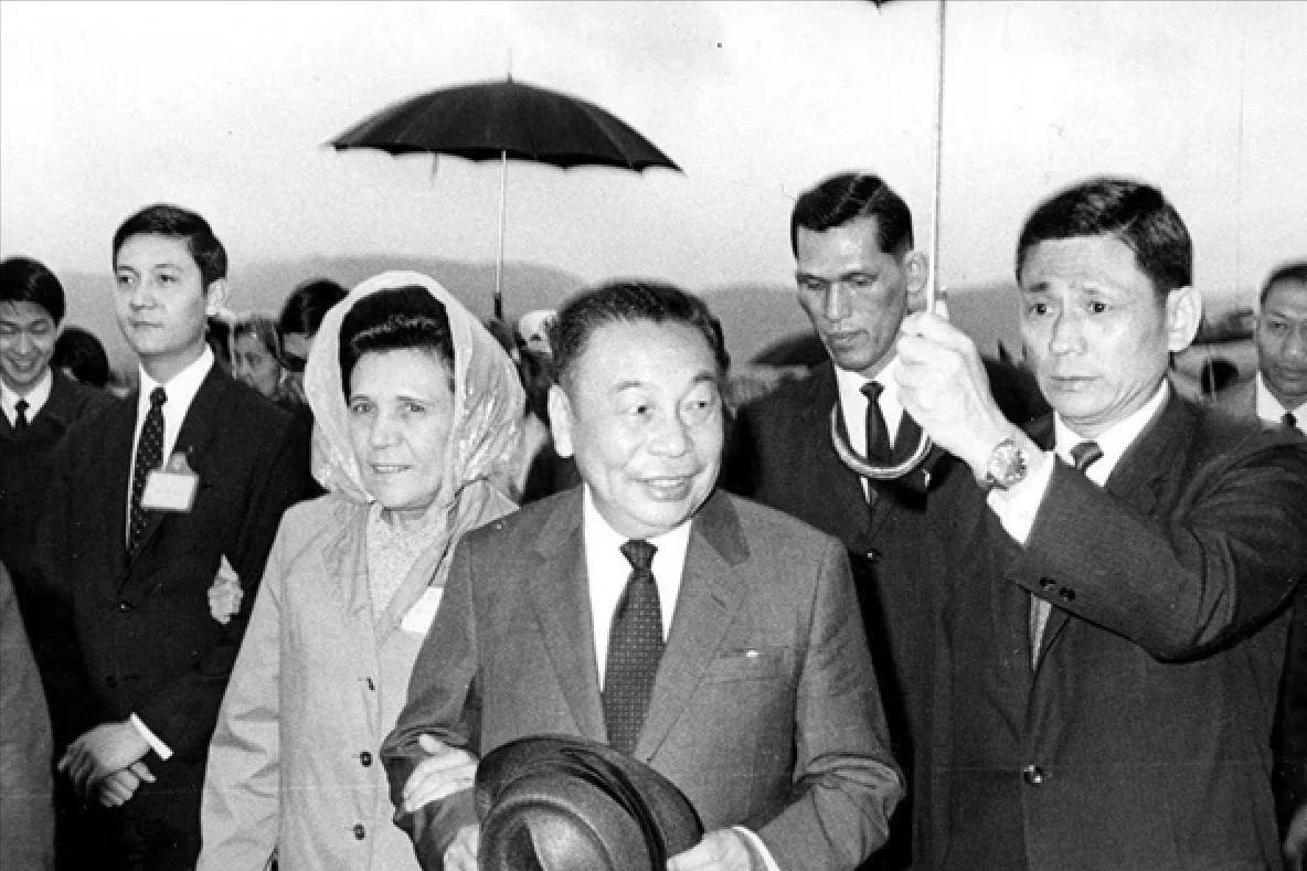 蒋介石葬礼穿7条裤子逝世47年还未下葬宋